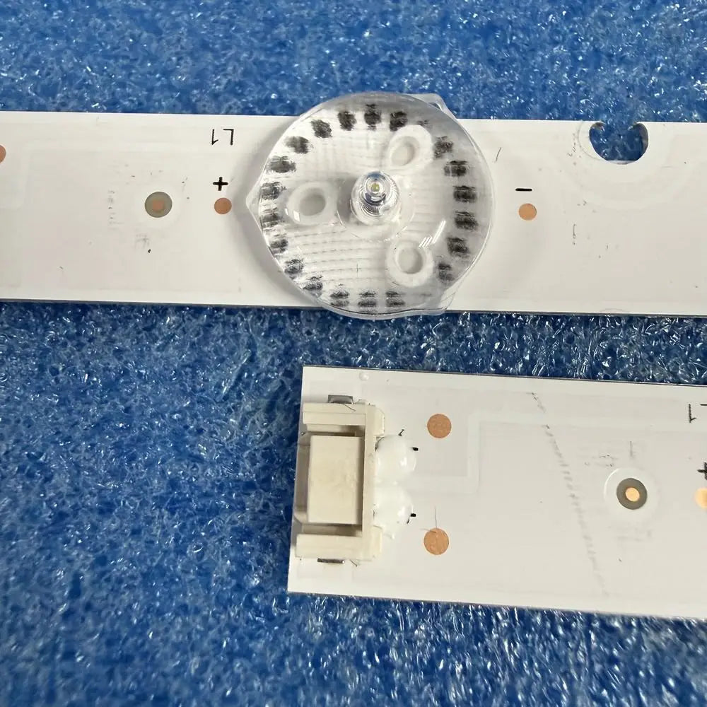 Détail du connecteur et de la lentille d'une barre LED ODL 55 pouces