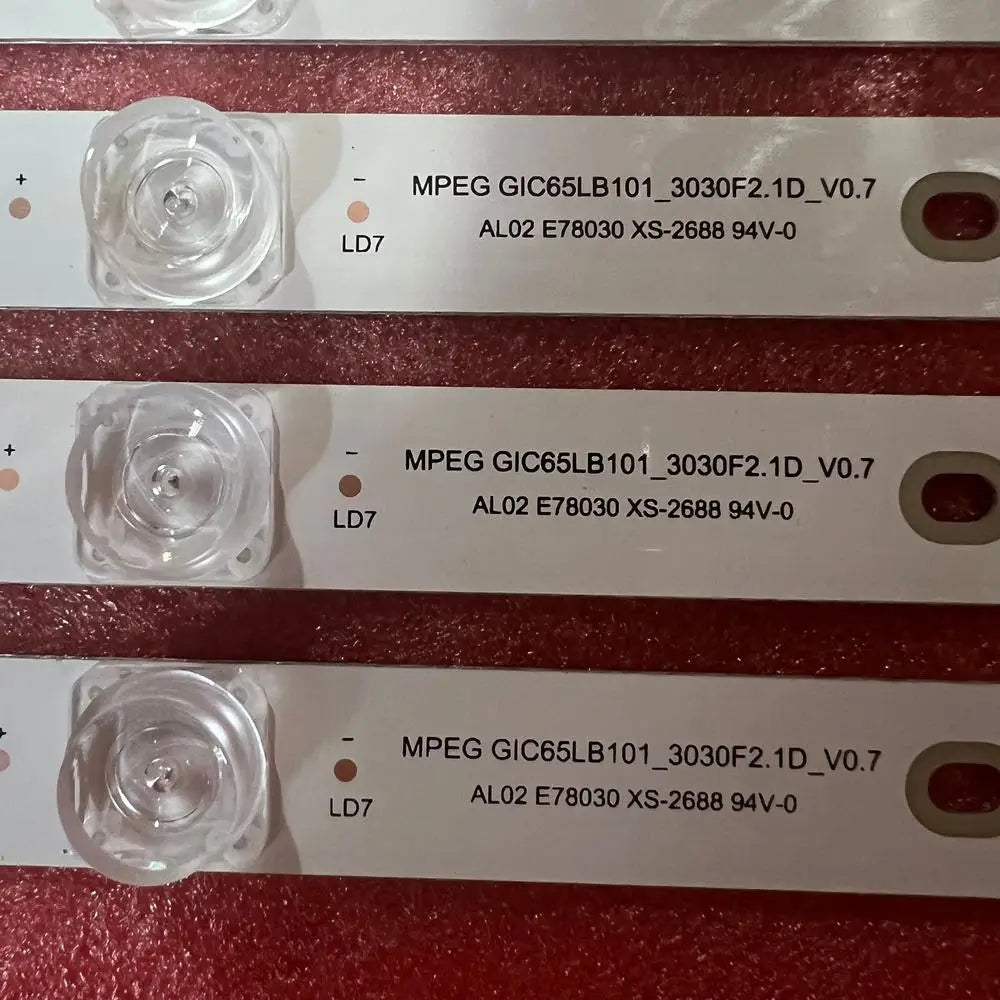 Vue rapprochée des LED bleues TCL 65C78