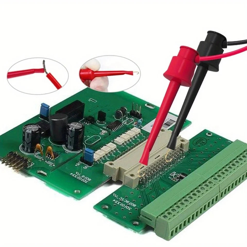 Grippe-fils du kit en usage sur une carte électronique
