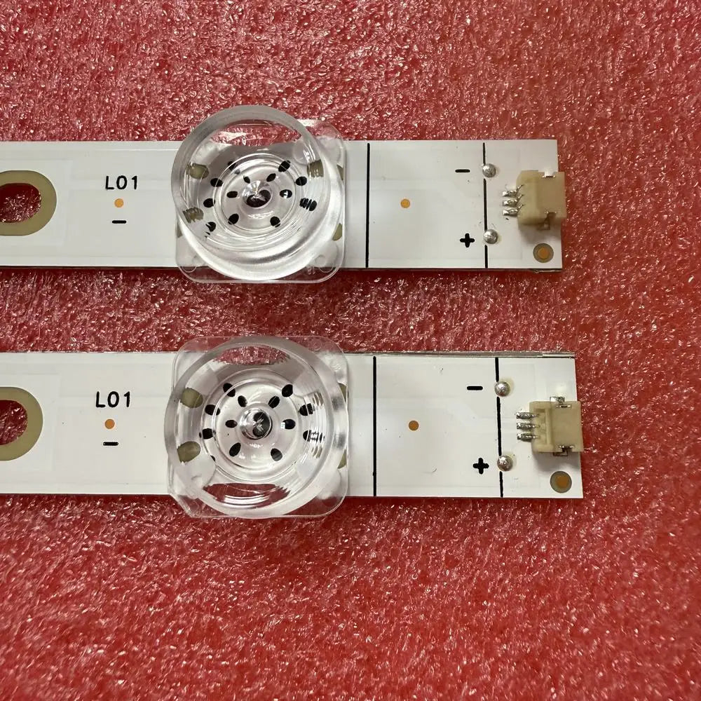 Détail du connecteur et de la lentille d'une barre LED TV 65 pouces