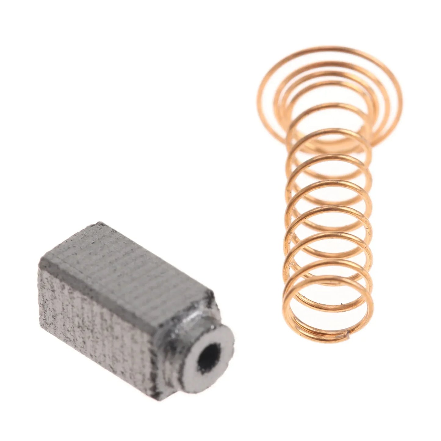 Gros plan sur un balai carbone 5x5x8 mm et son ressort en acier cuivré
