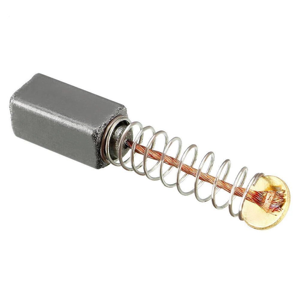 Gros plan sur le bloc de graphite d'un balai carbone 5x5x10 mm