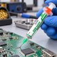 Application de pâte à souder HXP-602 10 g sur une carte électronique PCB